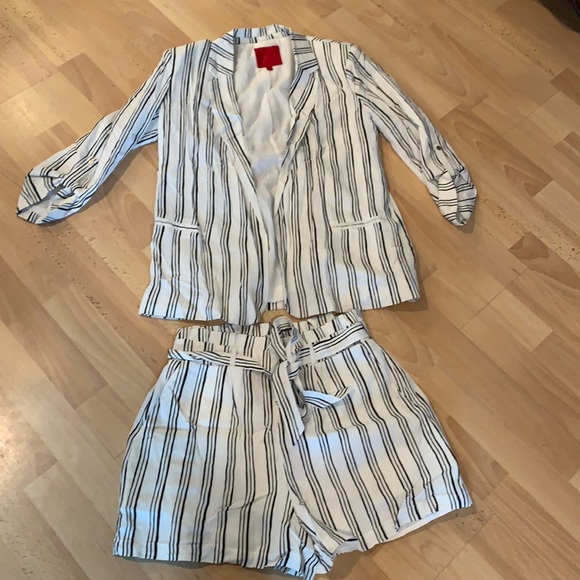 Jennifer Lopez Jackets & Blazers - 🌴never worn j lo striped blazer shirt set🌴
